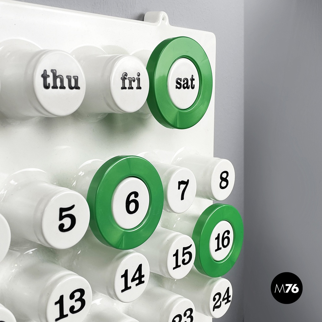 Italian modern green rings for perpetual wall calendar by Ring A Date, 2020s