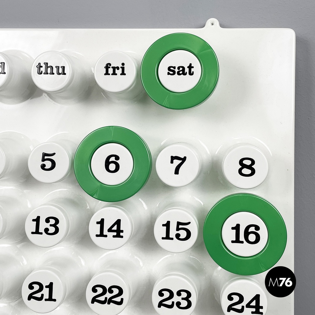 Italian modern green rings for perpetual wall calendar by Ring A Date, 2020s