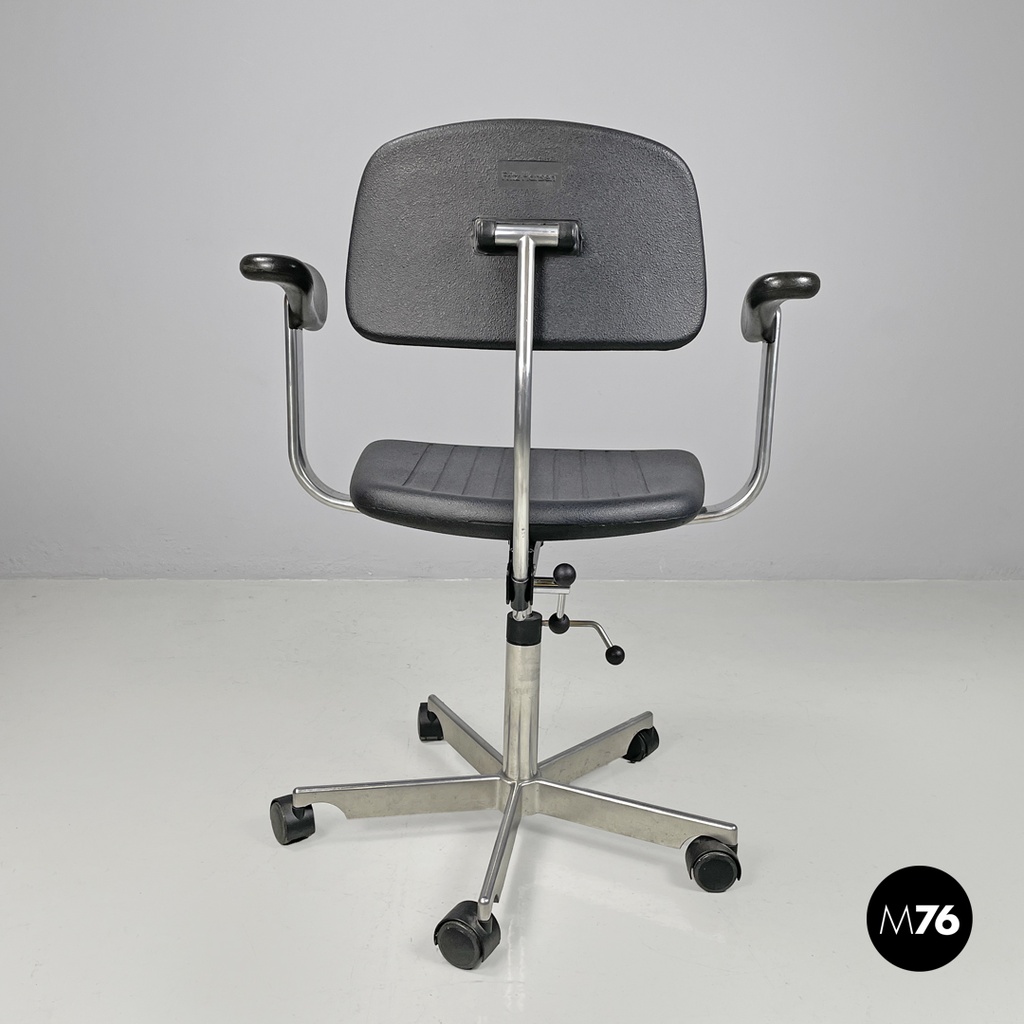 Danis modern black rubber and metal swivel office chairs by Fritz Hansen, 1980s