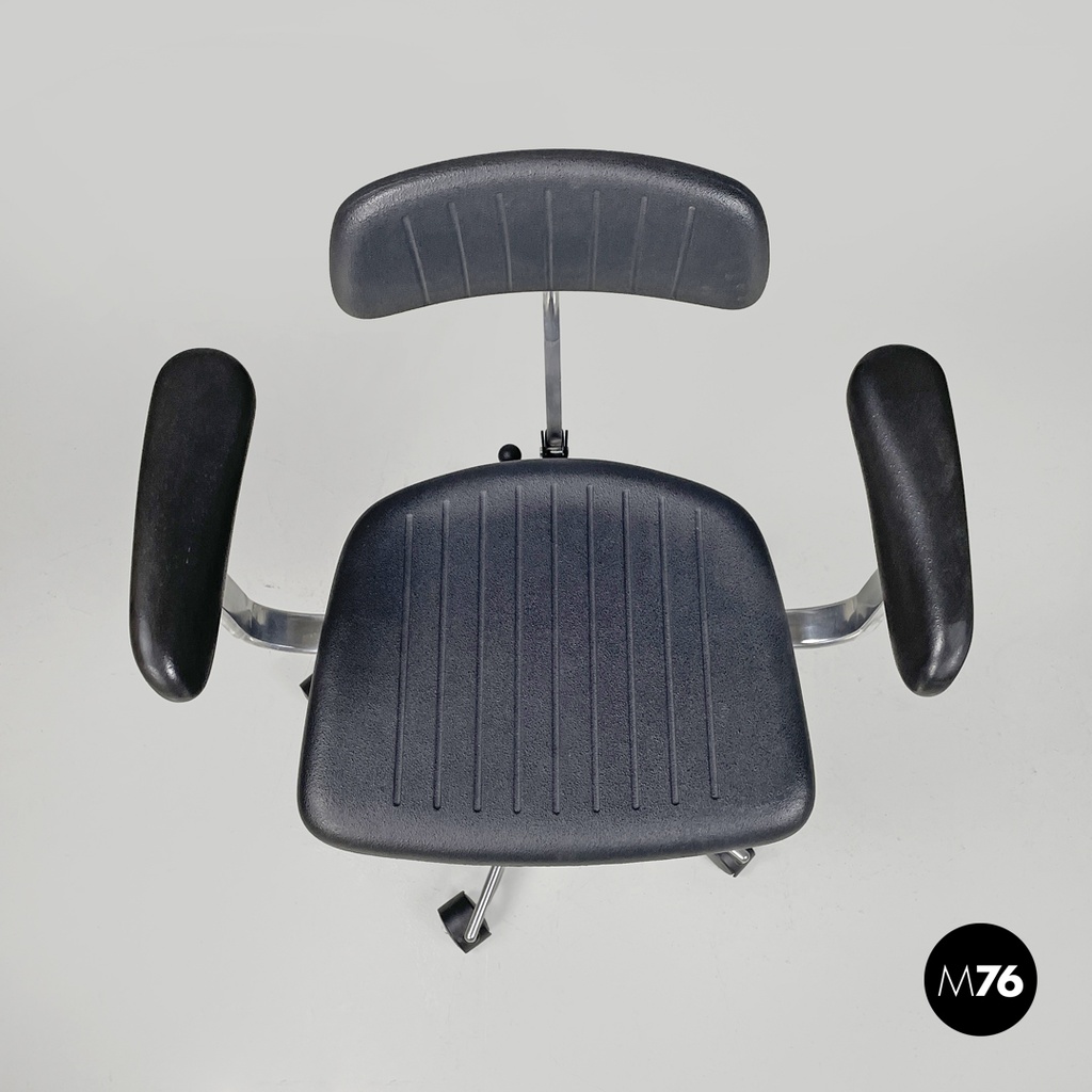 Danis modern black rubber and metal swivel office chairs by Fritz Hansen, 1980s