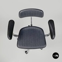 Danis modern black rubber and metal swivel office chairs by Fritz Hansen, 1980s