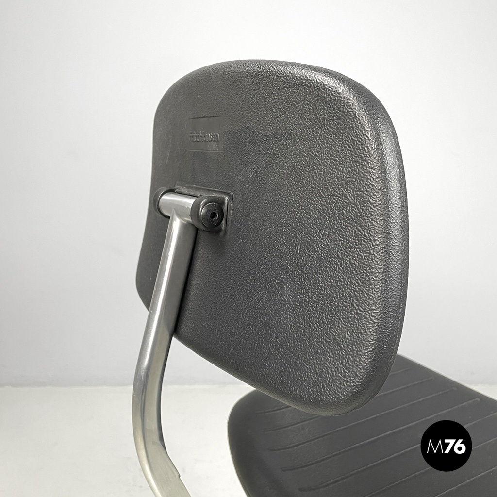 Danis modern black rubber and metal swivel office chairs by Fritz Hansen, 1980s