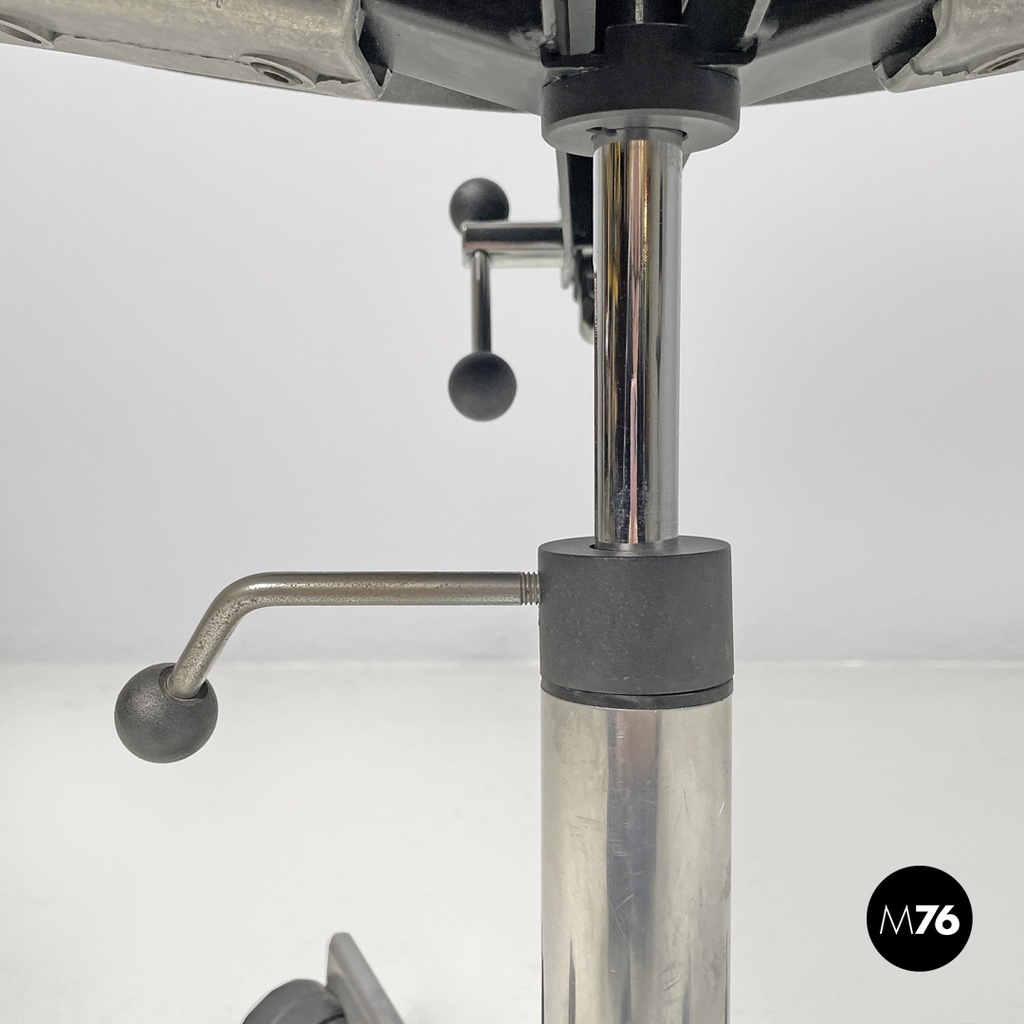 Danis modern black rubber and metal swivel office chairs by Fritz Hansen, 1980s