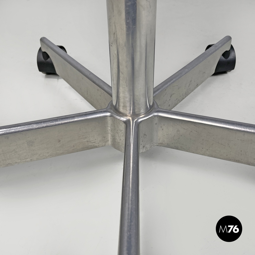 Danis modern black rubber and metal swivel office chairs by Fritz Hansen, 1980s