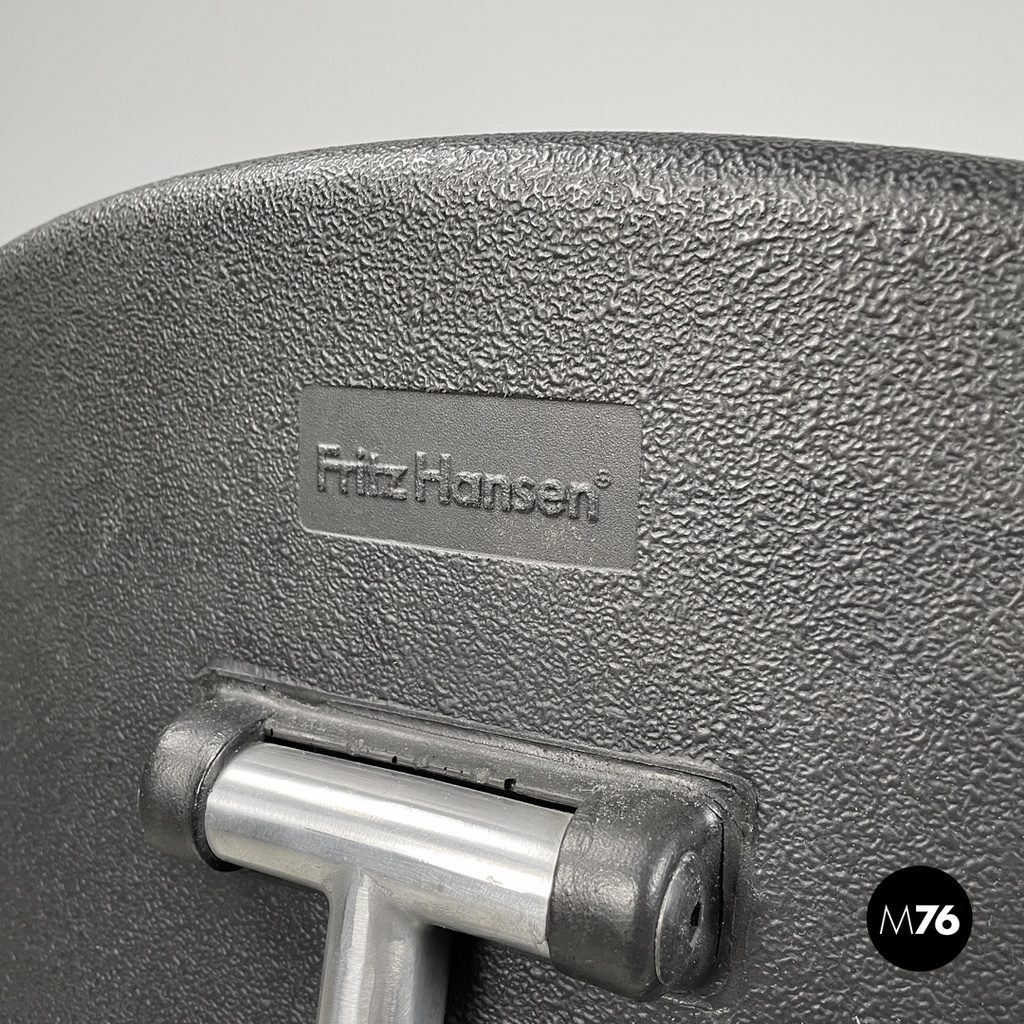 Danis modern black rubber and metal swivel office chairs by Fritz Hansen, 1980s