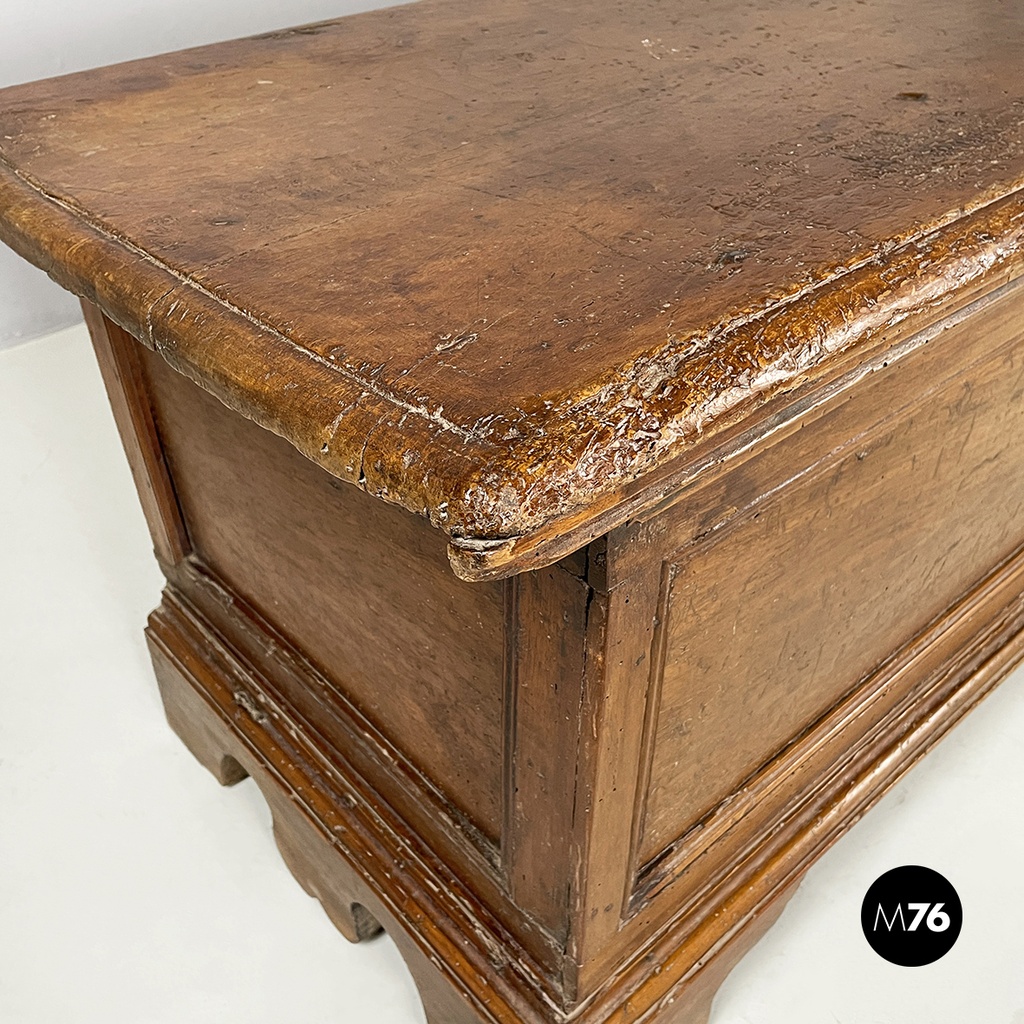 Italian antique rectangular chest with folding top in poplar wood, 1600s