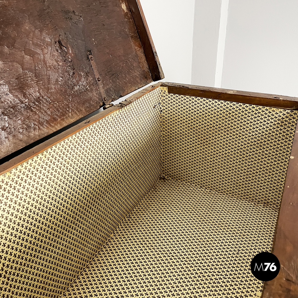 Italian antique rectangular chest with folding top in poplar wood, 1600s