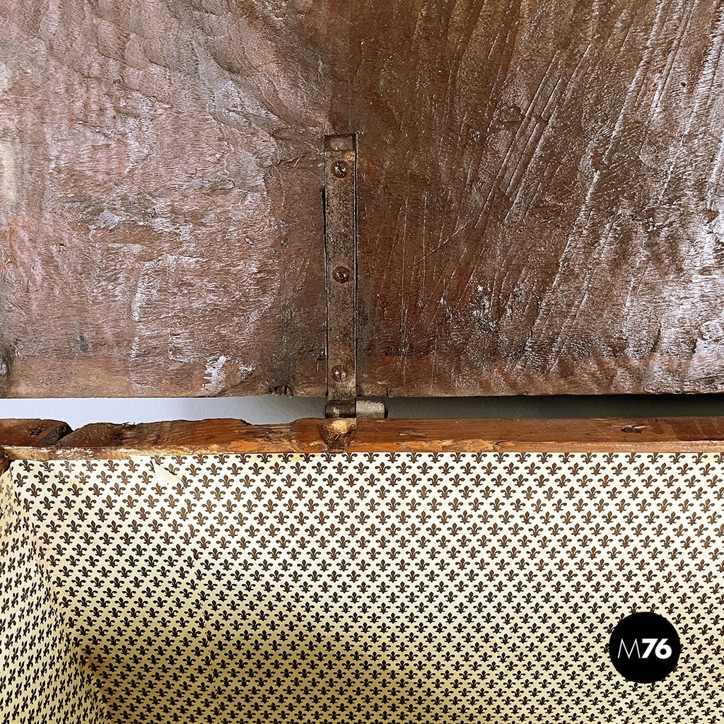 Italian antique rectangular chest with folding top in poplar wood, 1600s