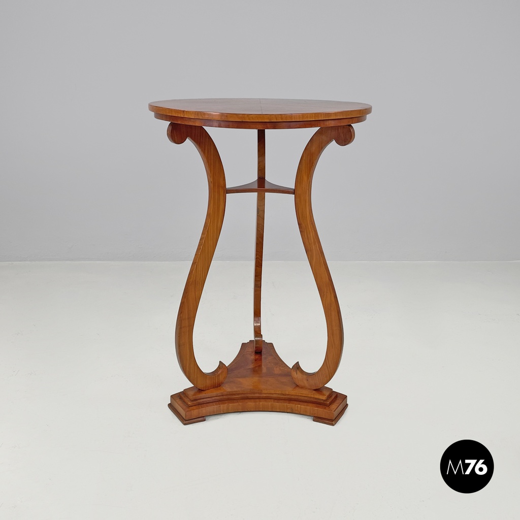 Italian Biedermeier style wooden round pedestals or columns, early 1800s