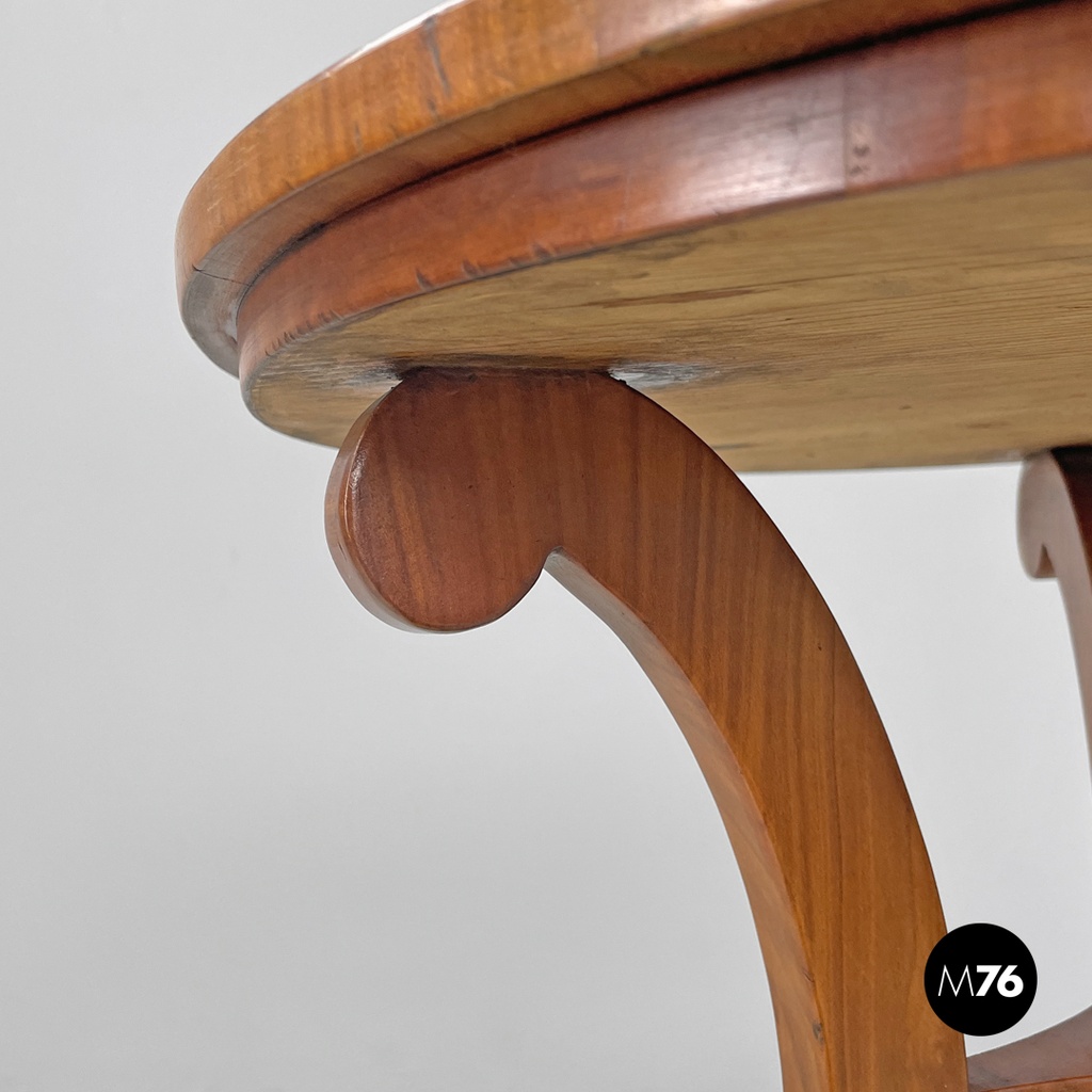 Italian Biedermeier style wooden round pedestals or columns, early 1800s