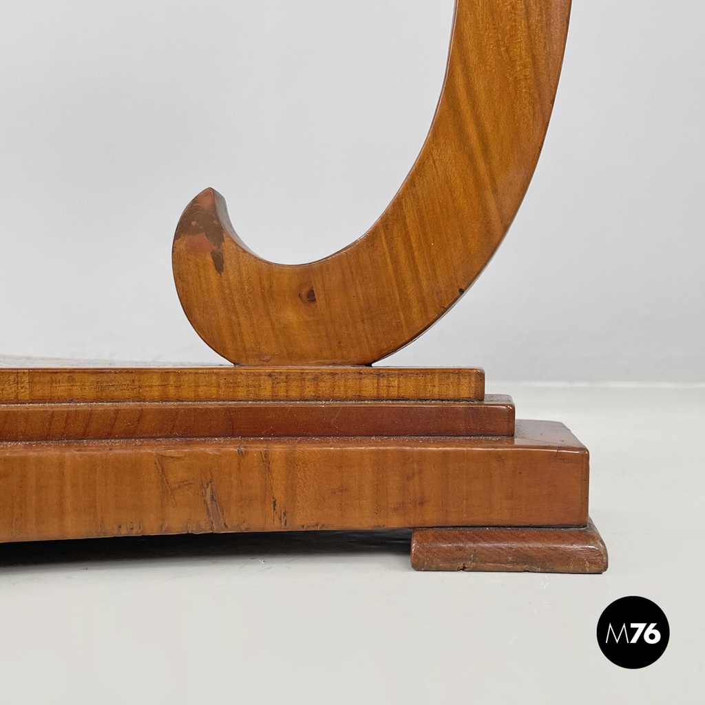 Italian Biedermeier style wooden round pedestals or columns, early 1800s