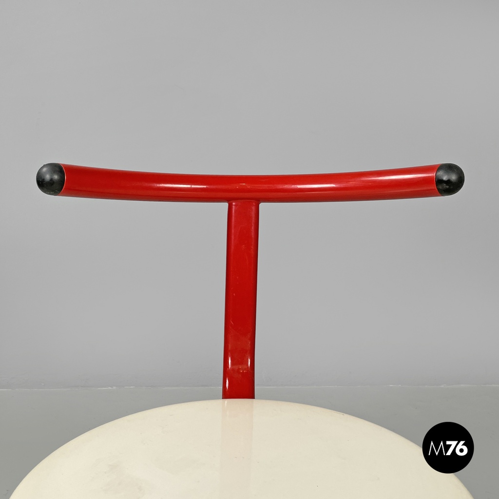 Italian post-modern three legged red and white metal chair with round seat 1980s