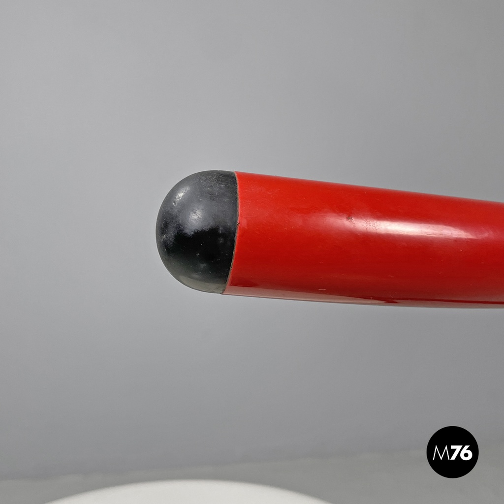 Italian post-modern three legged red and white metal chair with round seat 1980s