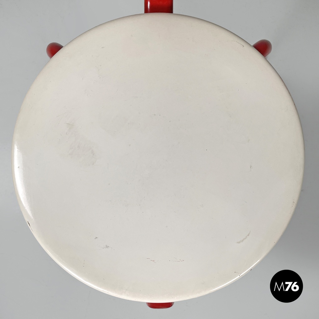 Italian post-modern three legged red and white metal chair with round seat 1980s