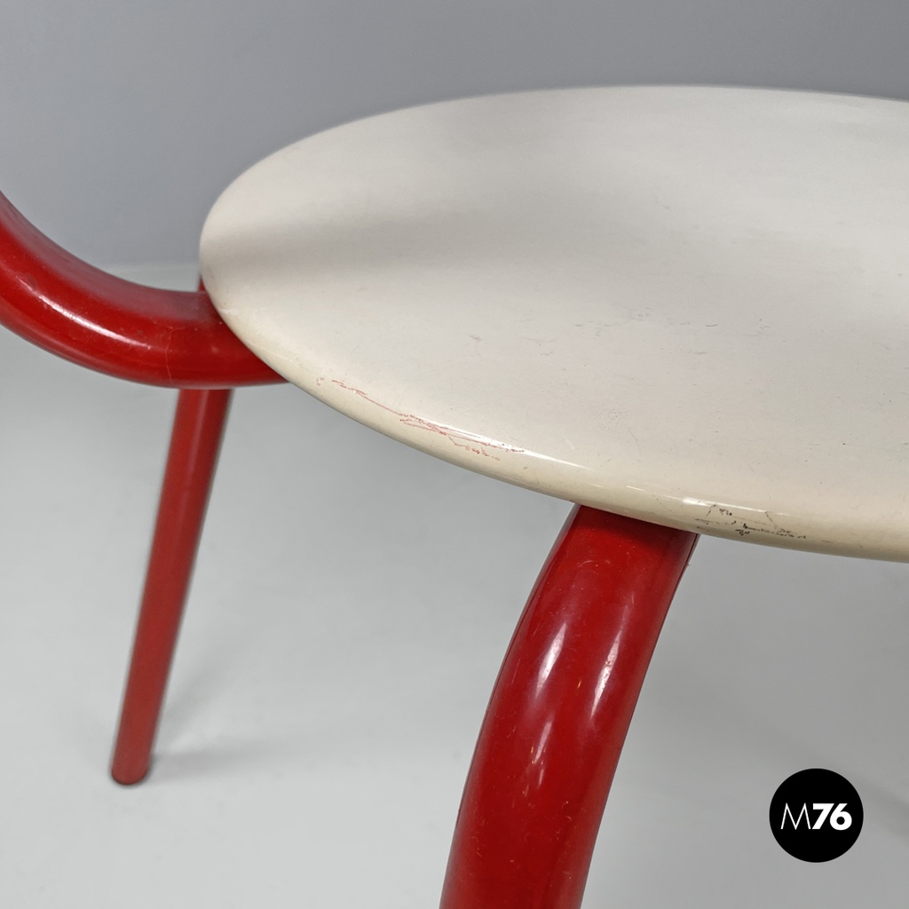 Italian post-modern three legged red and white metal chair with round seat 1980s