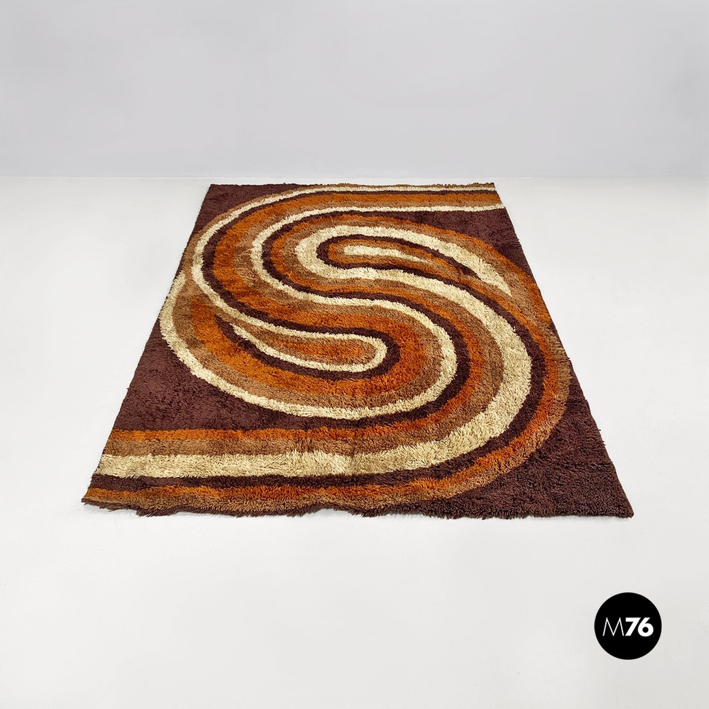Space Age Italian short pile brown carpet, with orange and beige decoration 1970