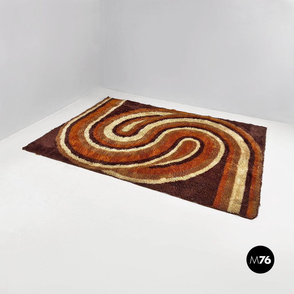 Space Age Italian short pile brown carpet, with orange and beige decoration 1970