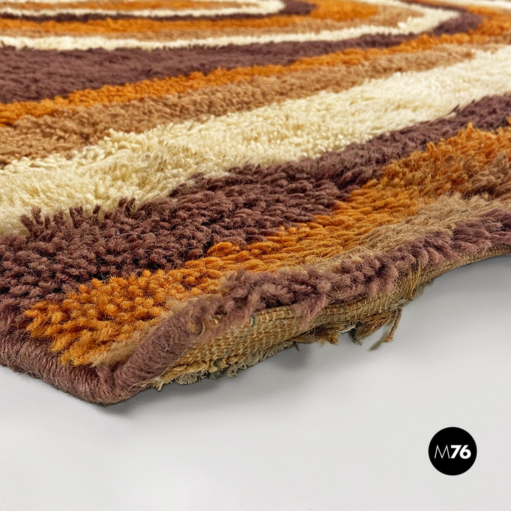 Space Age Italian short pile brown carpet, with orange and beige decoration 1970