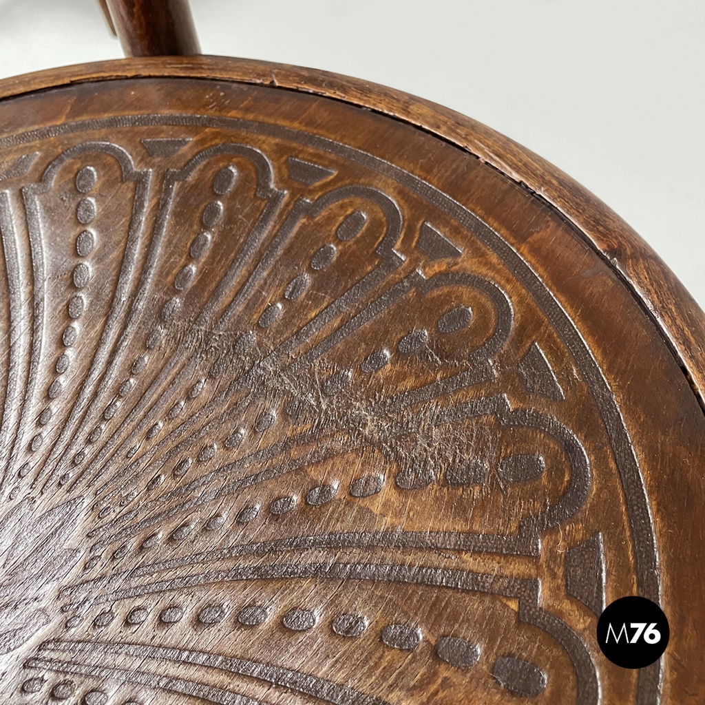 Austrian antique Mundus wooden chairs with elegant round decoration, early 1900s
