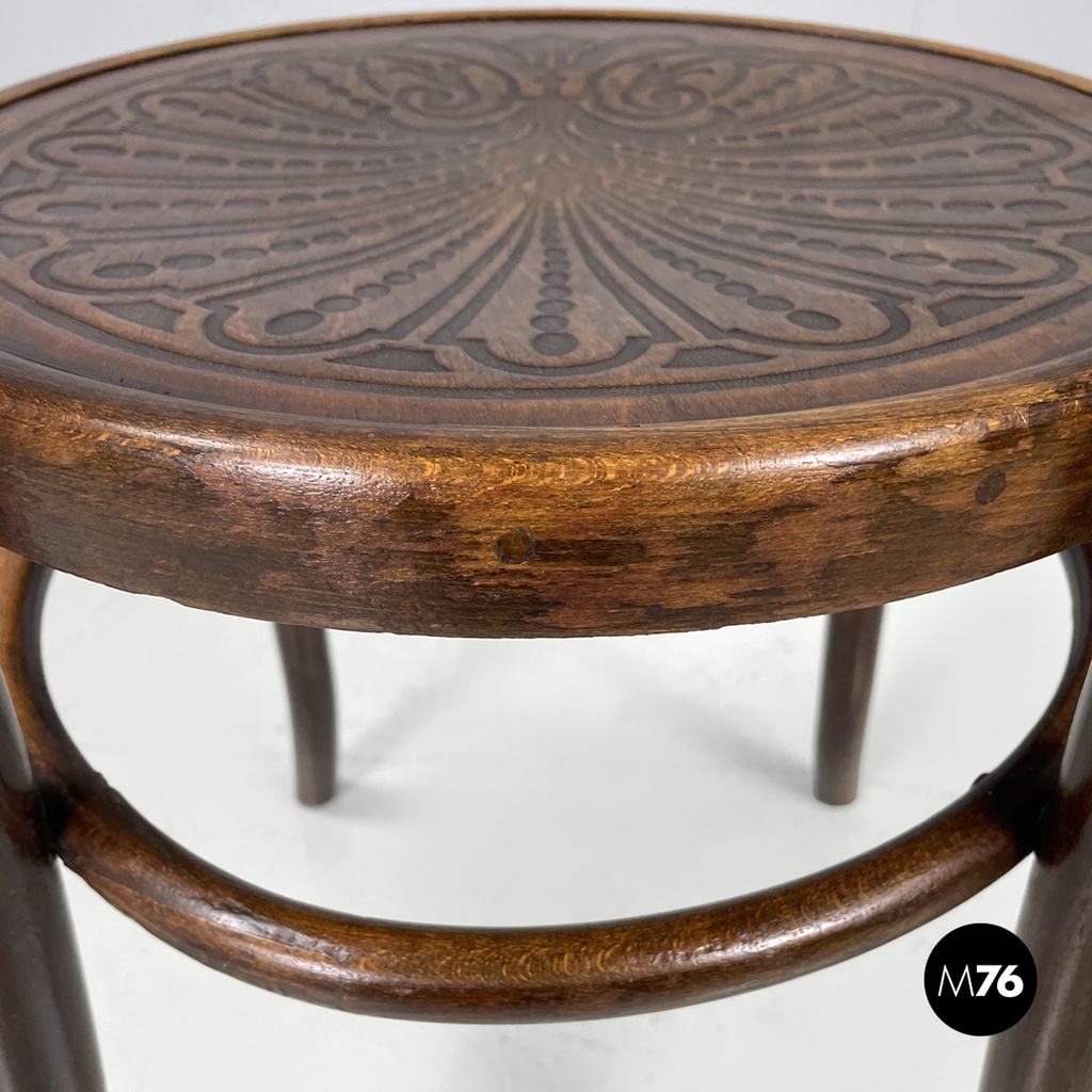 Austrian antique Mundus wooden chairs with elegant round decoration, early 1900s