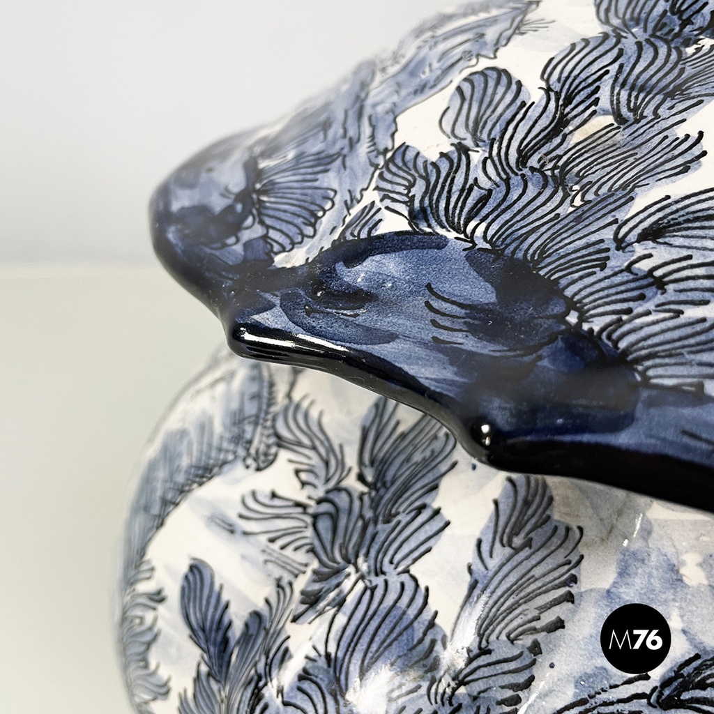 Italian mid-century modern Vase in white and blue ceramic, 1900-1950s