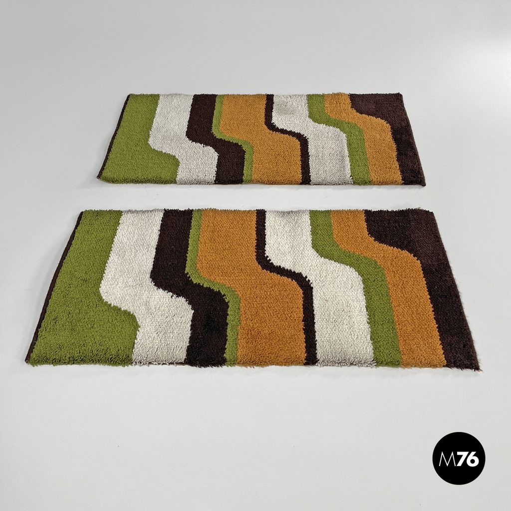 Italian modern rectangular rugs with wavy decorations in green and orange, 1970s