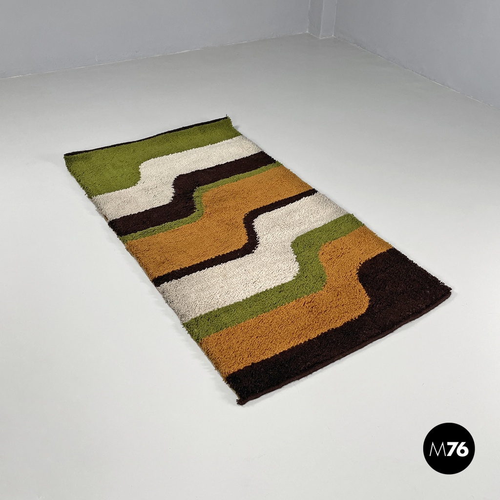 Italian modern rectangular rug with wavy decorations in green and orange, 1970s