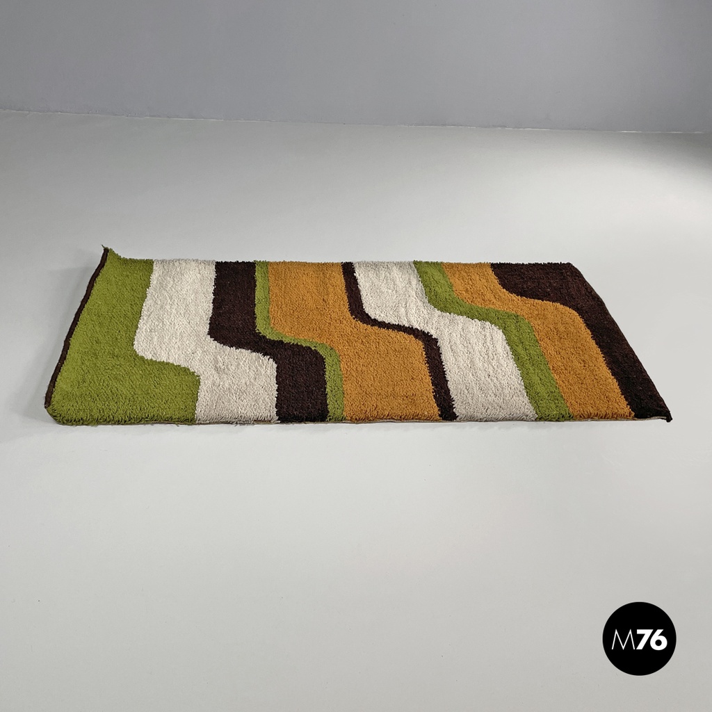 Italian modern rectangular rug with wavy decorations in green and orange, 1970s