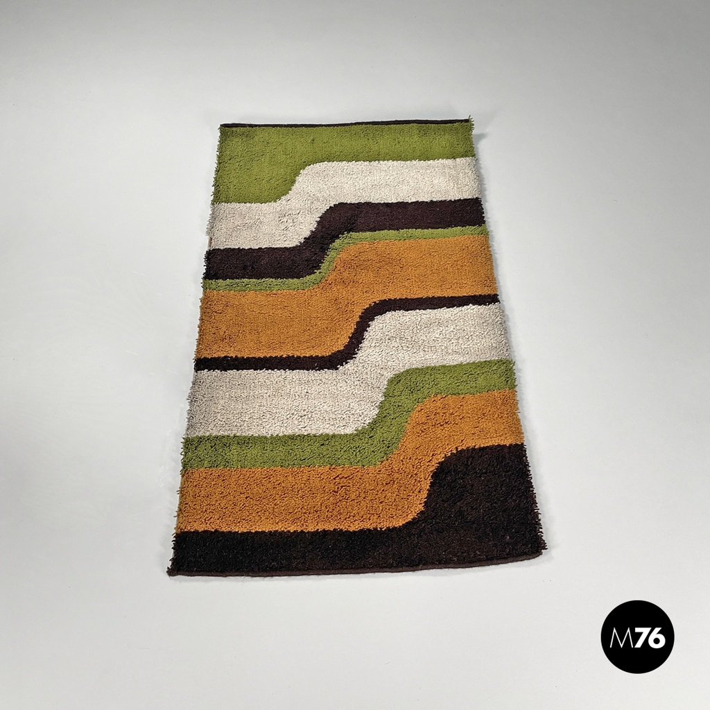 Italian modern rectangular rug with wavy decorations in green and orange, 1970s