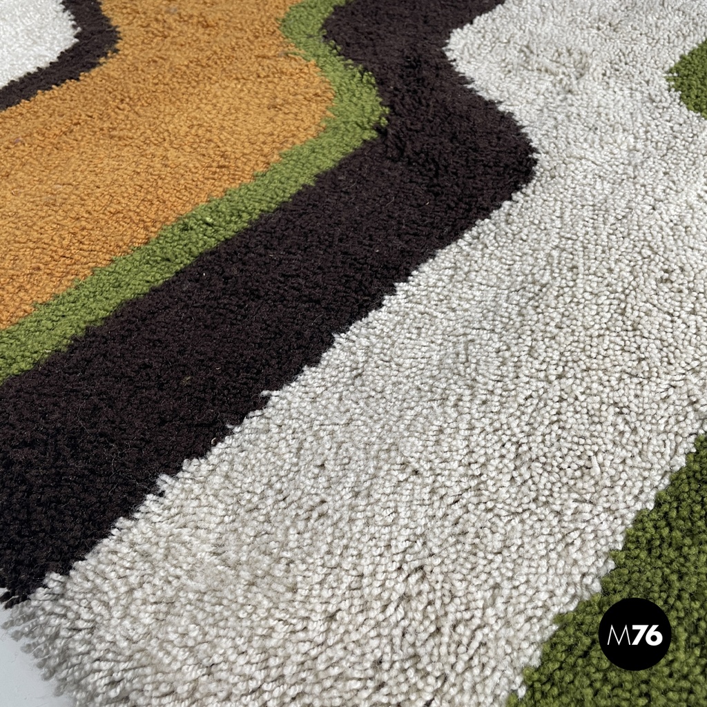 Italian modern rectangular rug with wavy decorations in green and orange, 1970s