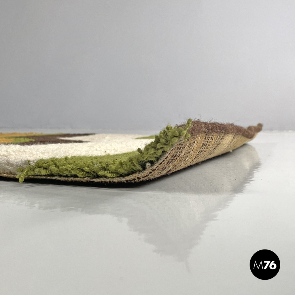 Italian modern rectangular rug with wavy decorations in green and orange, 1970s