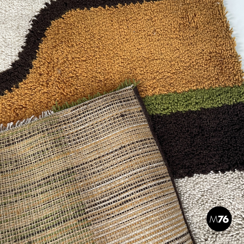 Italian modern rectangular rug with wavy decorations in green and orange, 1970s