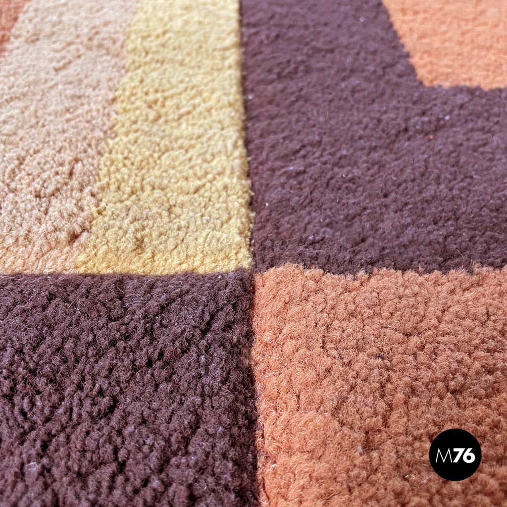 Italian modern rectangular rug with brown and orange geometric decorations 1970s