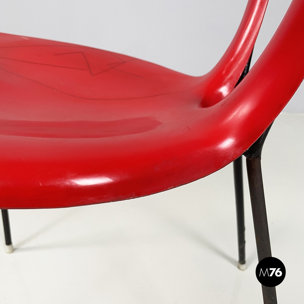 Italian mid-century modern Chair in red plastic and black metal, 1960s
