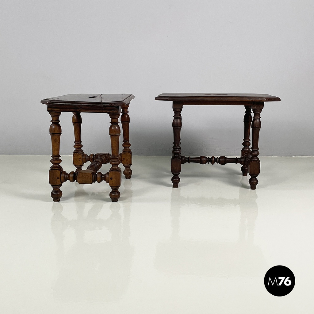 Italian antiques Stools in finely crafted wood, 1600-1800s