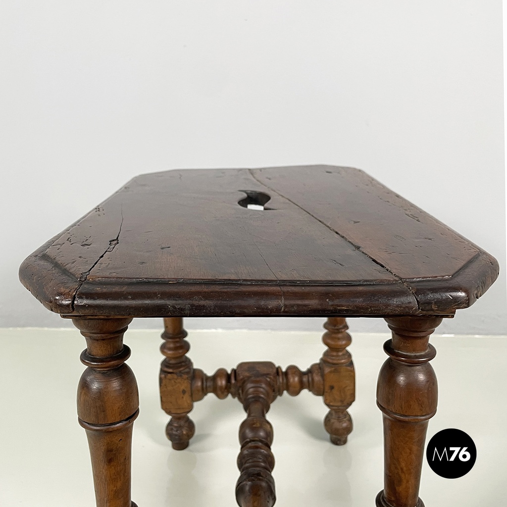 Italian antiques Stools in finely crafted wood, 1600-1800s