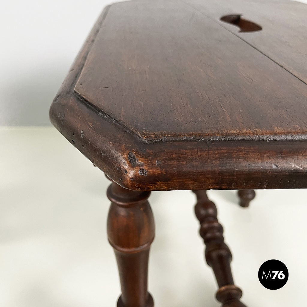 Italian antiques Stools in finely crafted wood, 1600-1800s