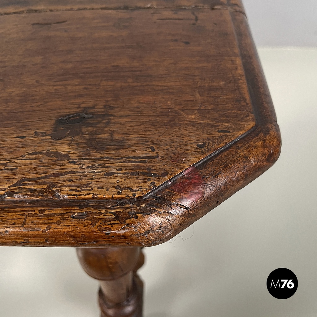 Italian antiques Stools in finely crafted wood, 1600-1800s