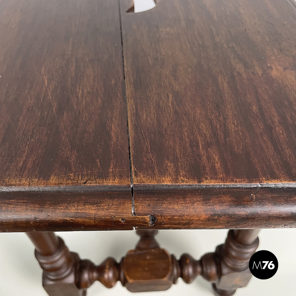 Italian antiques Stools in finely crafted wood, 1600-1800s