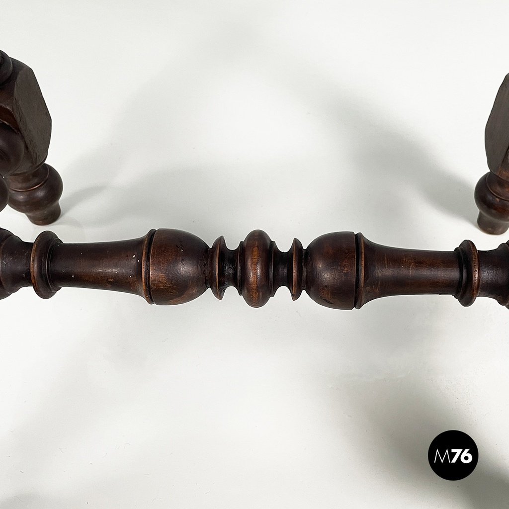 Italian antiques Stools in finely crafted wood, 1600-1800s