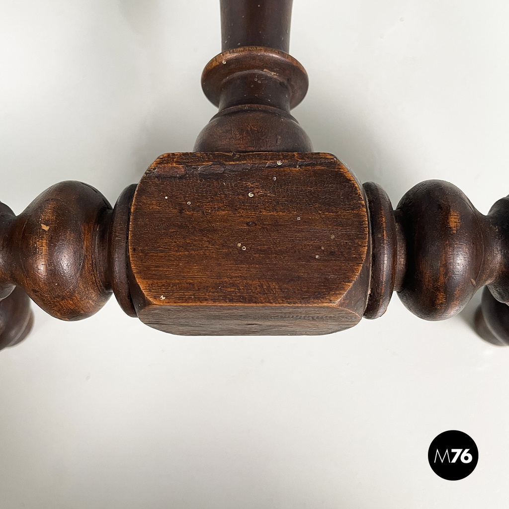 Italian antiques Stools in finely crafted wood, 1600-1800s