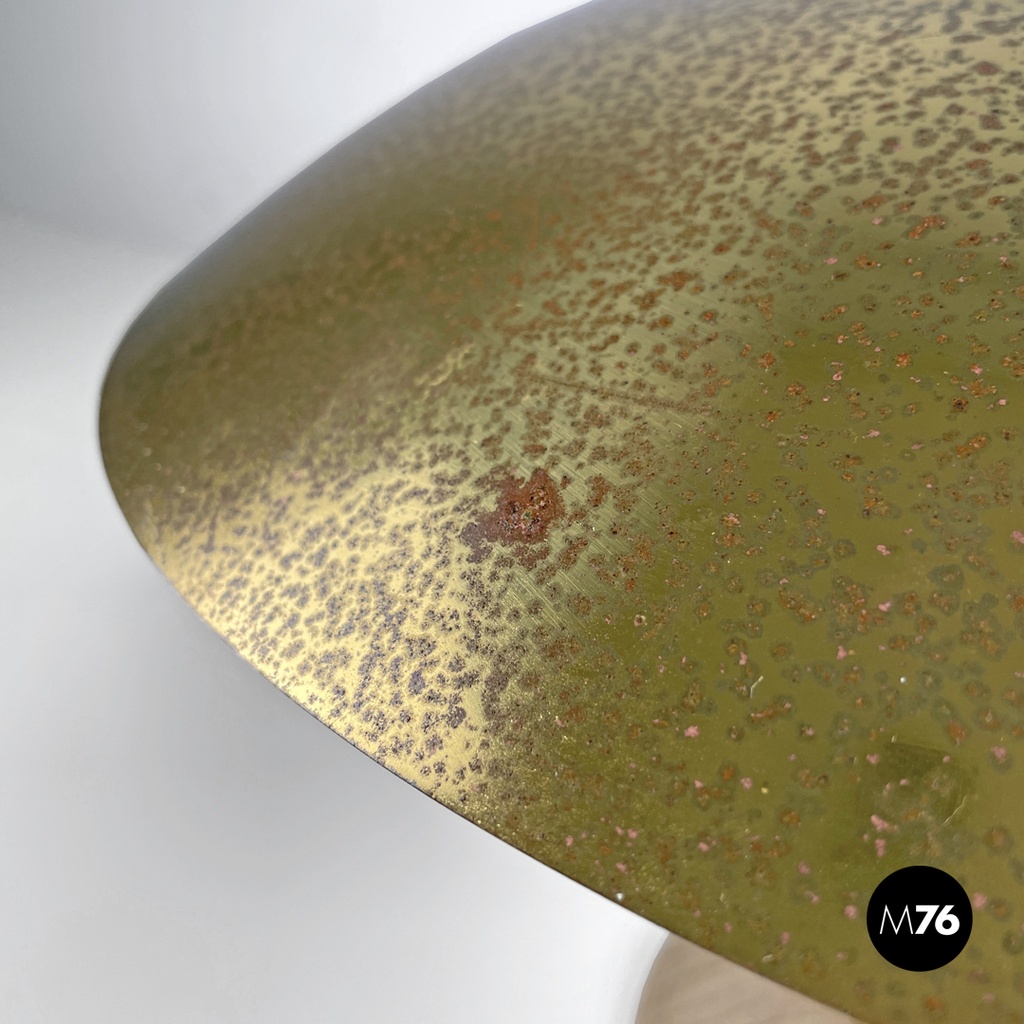 Italian modern golden brass table lamp with a round beige marble base, 1970s