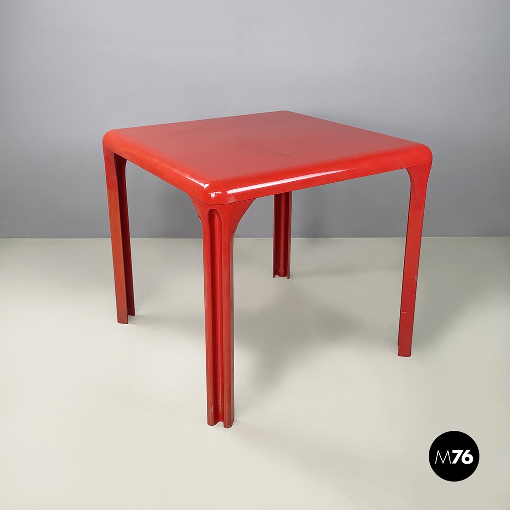 Italian space age Plastic Dining table Stadio by Magistretti for Artemide, 1970s