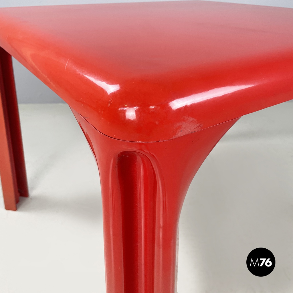 Italian space age Plastic Dining table Stadio by Magistretti for Artemide, 1970s