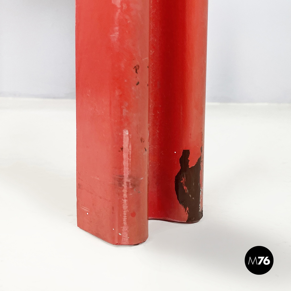 Italian space age Plastic Dining table Stadio by Magistretti for Artemide, 1970s