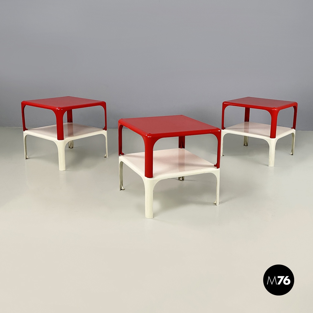 Italian space age Plastic coffee table Demetrio 45 by Magistretti Artemide 1970s