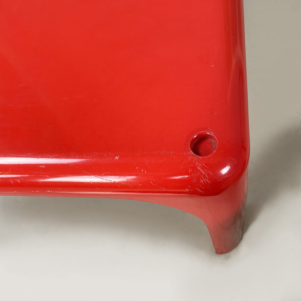 Italian space age Plastic coffee table Demetrio 45 by Magistretti Artemide 1970s