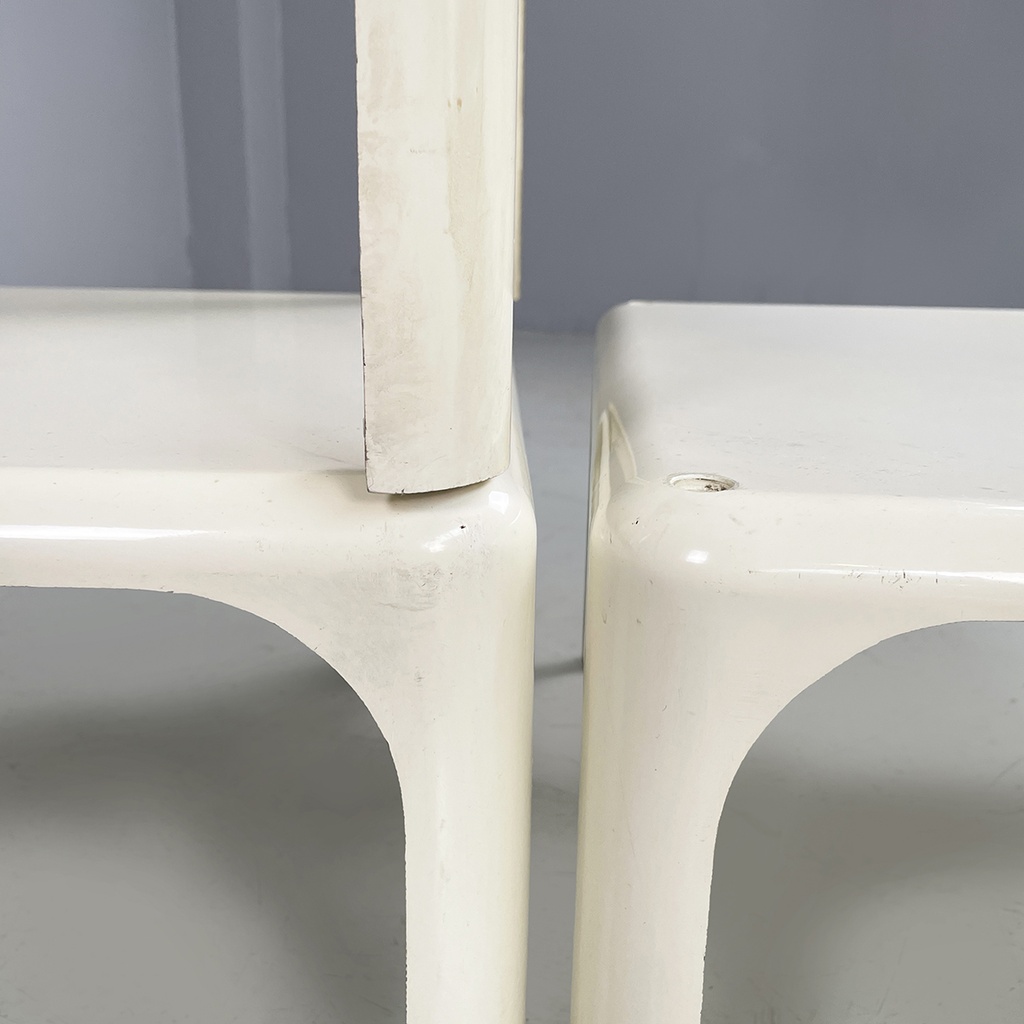 Italian space age Plastic coffee table Demetrio 45 by Magistretti Artemide 1970s