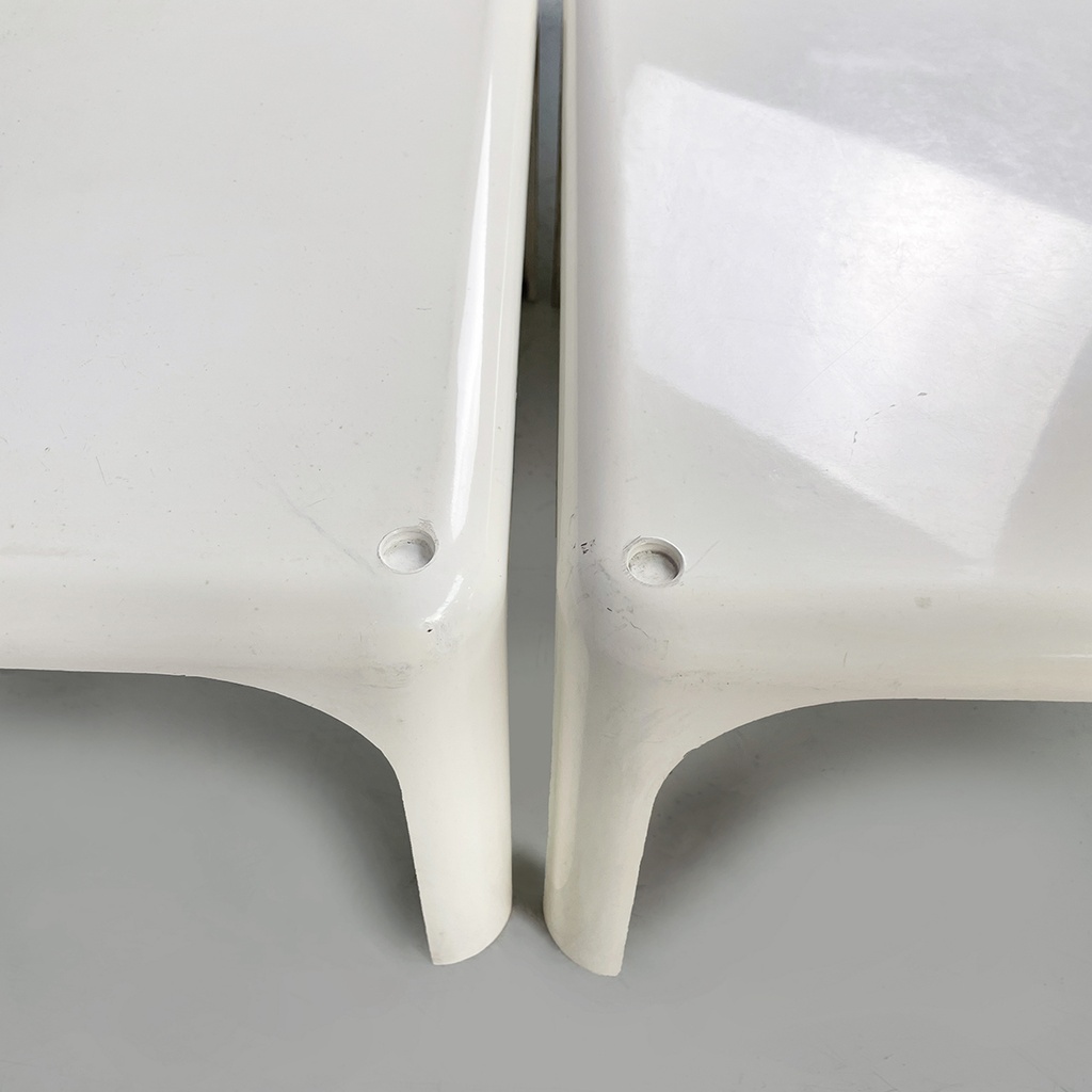 Italian space age Plastic coffee table Demetrio 45 by Magistretti Artemide 1970s