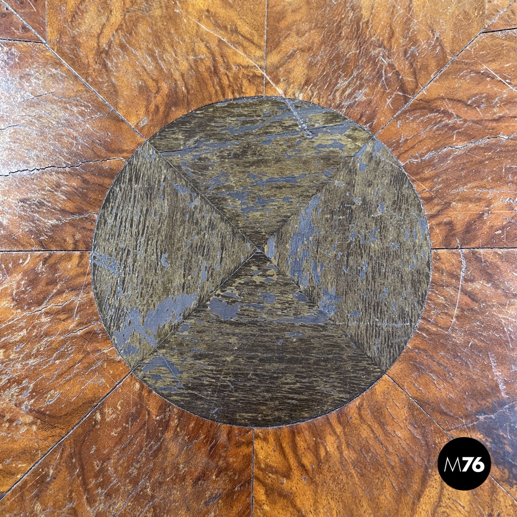 Italian antique wooden round coffee table with inlay decorations, early 1900s
